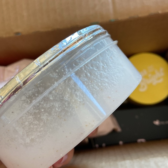 🆕 Passion fruit body scrub 330g - Picture 4 of 4